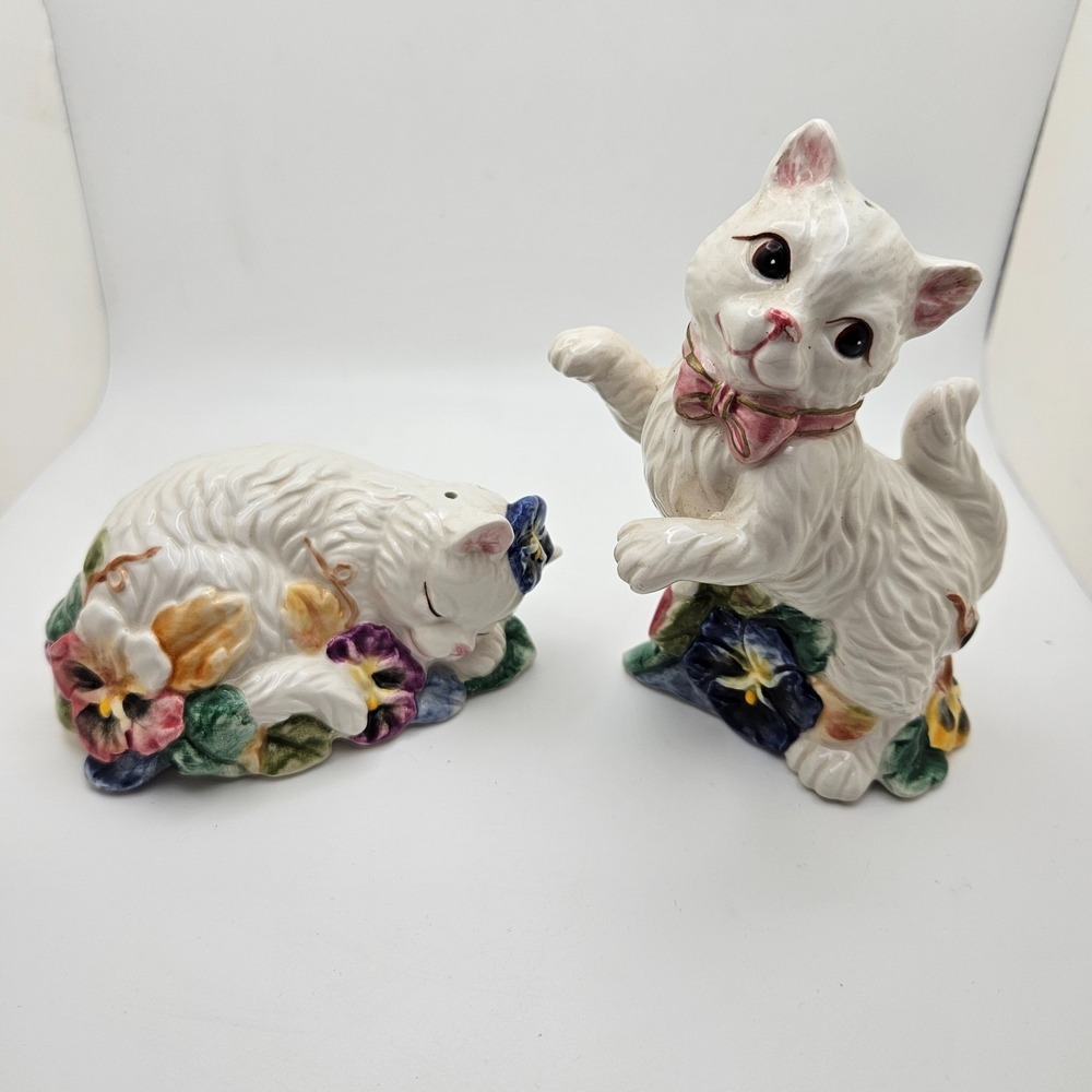 Vintage White‎ Ceramic Cat Salt & Pepper Shakers Set Floral Kittens Bow 4" Tall